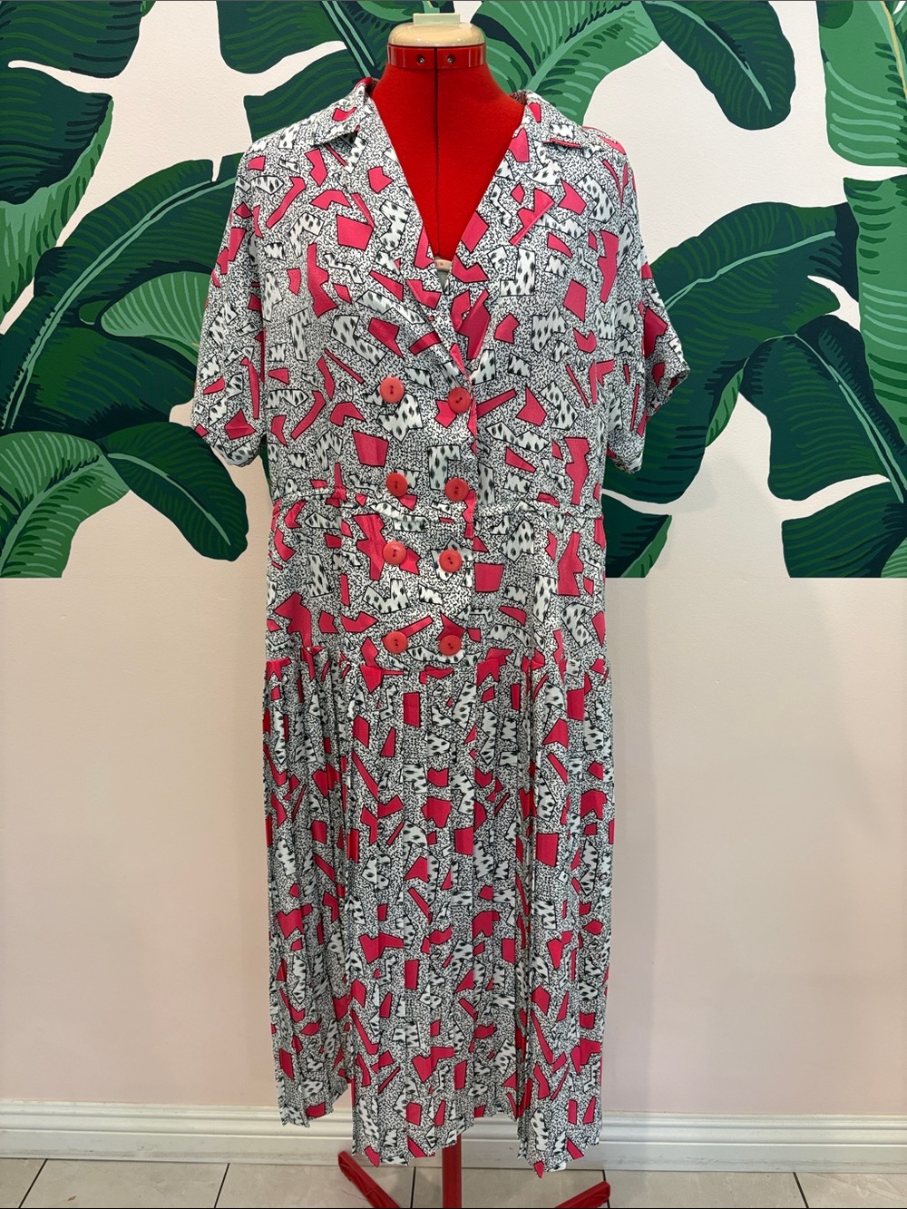 Vintage 1980s Geometric Print Pink and White Double-BreastedShort-Sleeve Dress